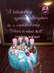 kar&aacute;csonyi koszor&uacute; sz&ouml;rrel r&eacute;nszarvassal
