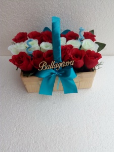 K&uuml;l&ouml;nleges r&oacute;zsabox ballag&aacute;sra